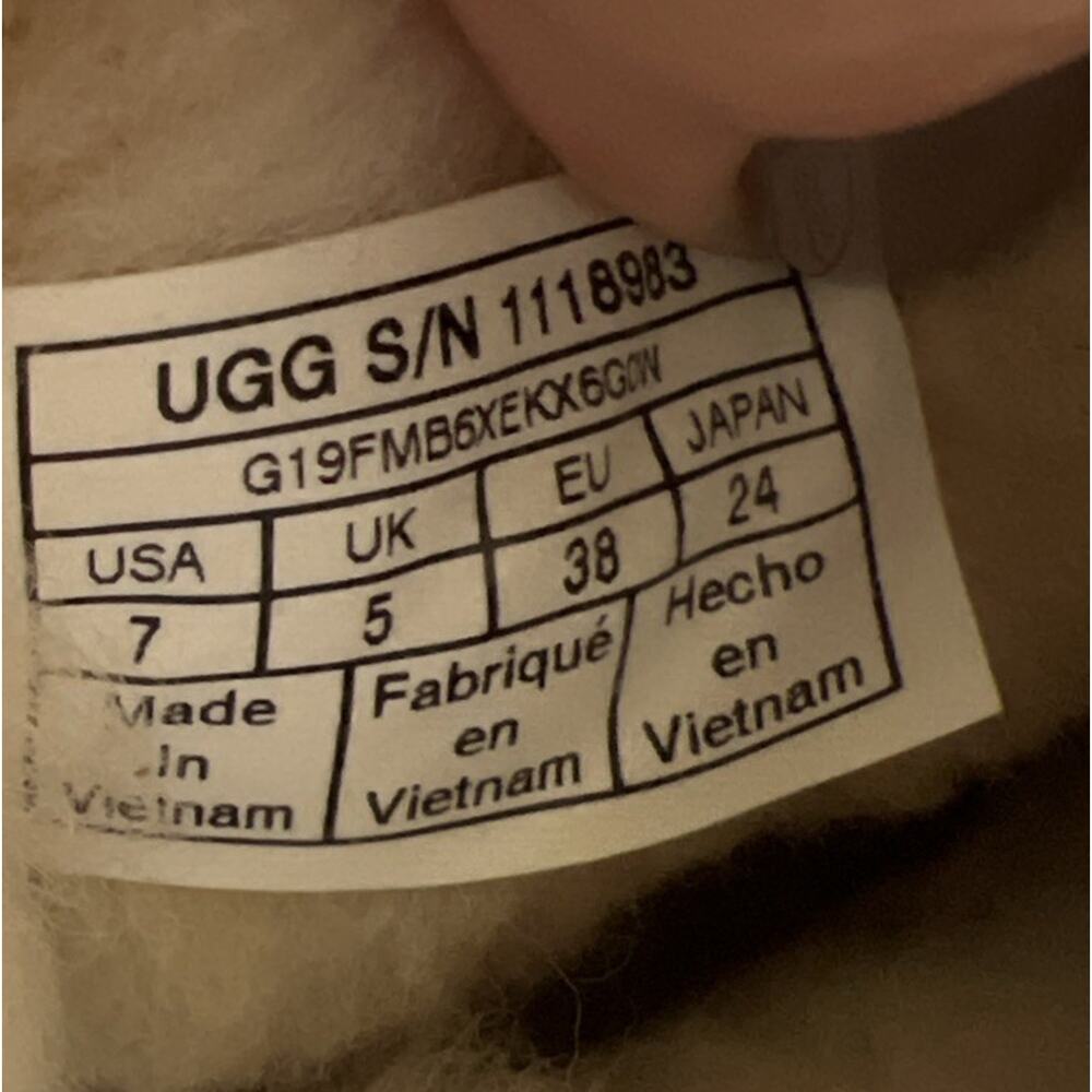 UGG Classic Short Charm Women’s Suede Shearling Pull-On Mid-Calf Boots US 7 - Picture 9 of 10